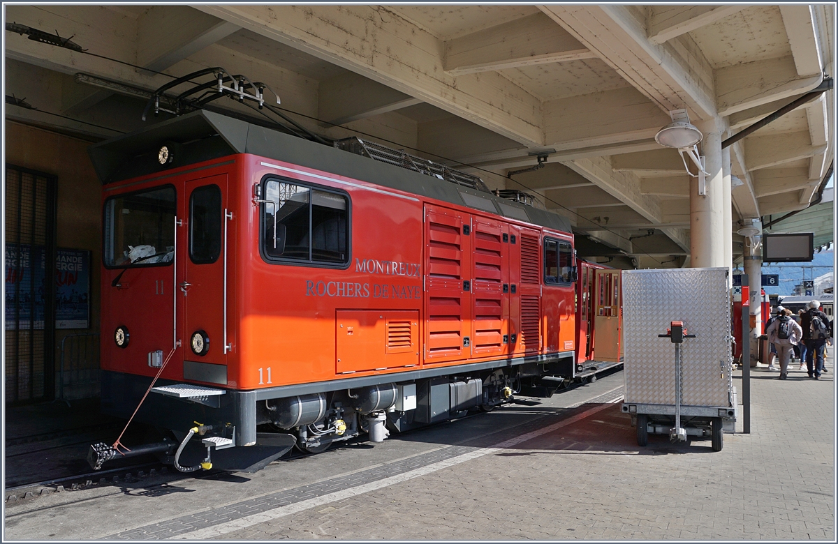 In Montreux ist es praktisch unmöglich den knapp vor dem Tunnel zum stehen gekommene Train  Belle  Epoque zu fotografieren.
3 Sept. 2017