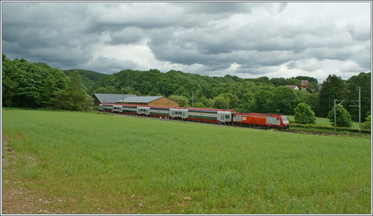 In der weiteren Umgebung von Ettelbr�ck f�hrt die CFL 4020 Richtung Luxemboug. 
15. Juni 2013