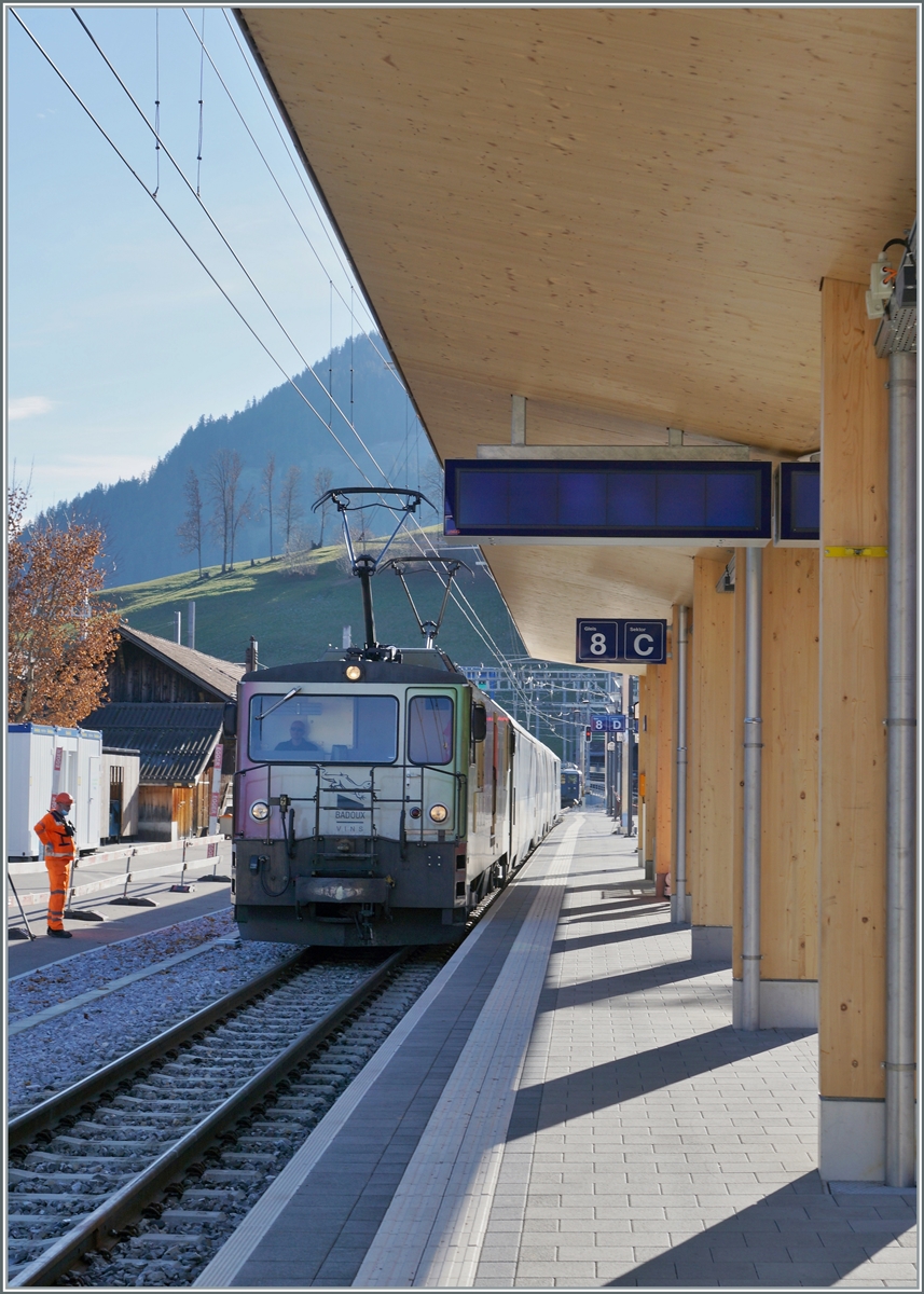 In Zweisimmen trifft die GDe 4/4 6006 mit einem Panoramic Express ein. Ab dem folgenden Fahrplanwechsel verloren die GDe 4/4 ihre Dienste im Reisezug verkehr mit wenigen Ausnahmen im Reservedienst.  

25. Nov. 2020