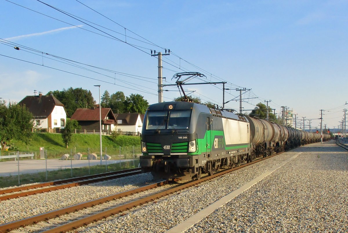 Kesselwagenzug mit 193 249 durchfahrt am 6 September 2018 Sch�rding. 