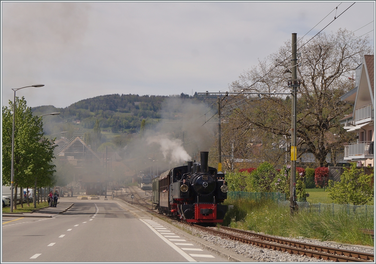 Kräftig dampfend und rauchend verlässt die Blonay-Chamby G 2x 2/2 105 Blonay in Richtung Chaulin. 

9. Mai 2021