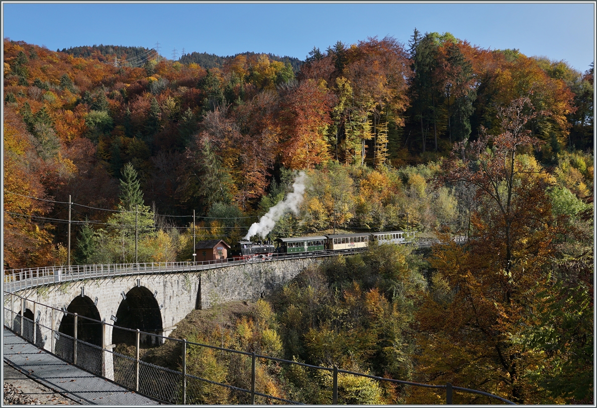  LA DER 2020 du Blonay-Chamby  / Saison Abschluss der Blonay-Chamby Bahn: Mit einem verstärkten Fahrplan und viel Dampf wird vor dem  Winterschlaf  (bzw. Arbeit im Dépôt Chaulin) nochmals viel Betrieb gemacht. Die G 2x 2/2 N° 105 (Baujahr 1918) der Blonay-Chamby Bahn erreicht Vers-chez-Rober kurz vor dem Baye de Clarens Viadukt.

24. Okt. 2020