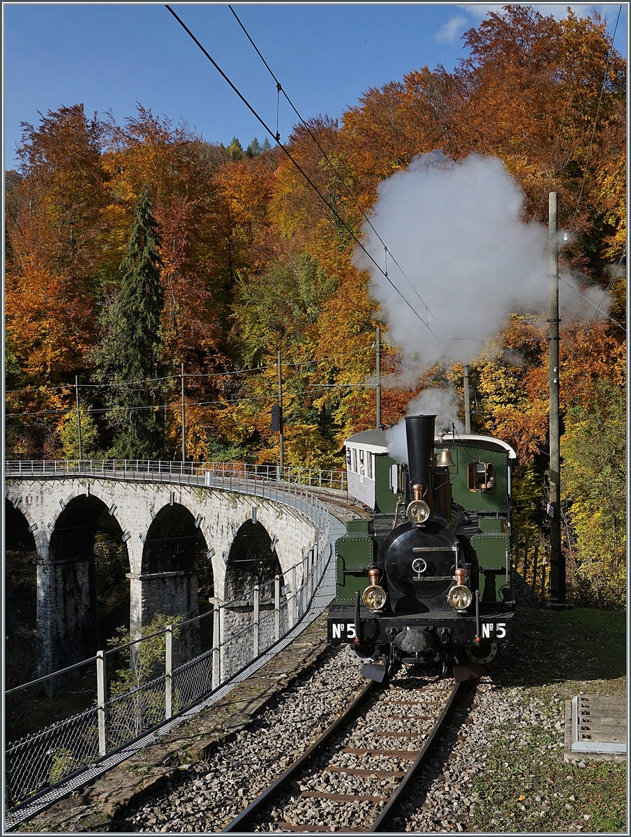  LA DER 2020 du Blonay-Chamby  / Saison Abschluss der Blonay-Chamby Bahn: Mit einem verstärkten Fahrplan und viel Dampf wird vor dem  Winterschlaf  (bzw. Arbeit im Dépôt Chaulin) nochmals viel Betrieb gemacht. Die LEB G 3/3 (Baujahr 1890) der Blonay-Chamby Bahn auf dem Baye de Clarens Viadukt ist auf dem Weg nach Chaulin.

24. Okt. 2020