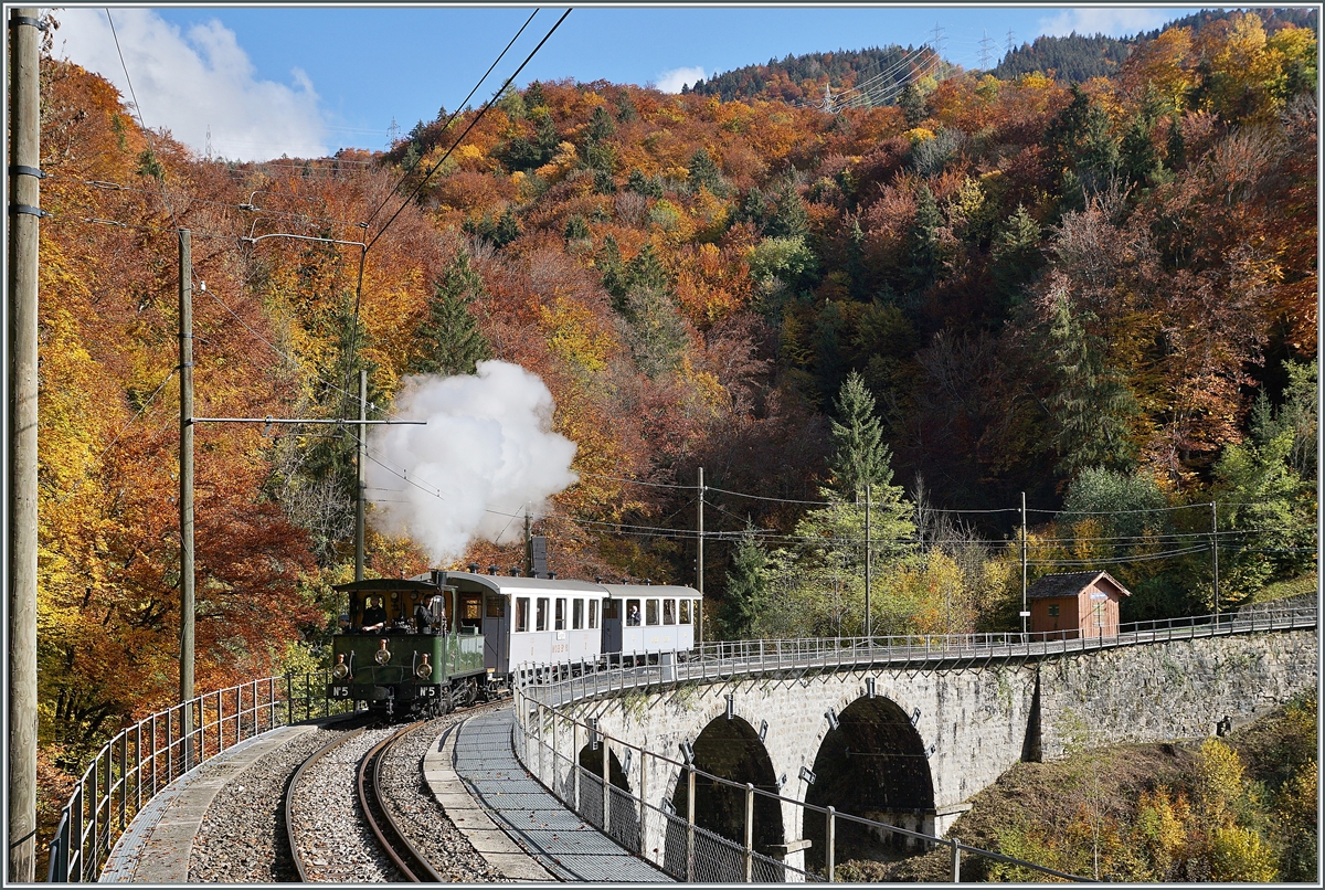  LA DER 2020 du Blonay-Chamby  / Saison Abschluss der Blonay-Chamby Bahn: Mit einem verstärkten Fahrplan und viel Dampf wird vor dem  Winterschlaf  (bzw. Arbeit im Dépôt Chaulin) nochmals viel Betrieb gemacht. Die LEB G 3/3 (Baujahr 1890) der Blonay-Chamby Bahn auf dem Baye de Clarens Viadukt ist auf dem Weg nach Blonay. 

24. Okt. 2020
