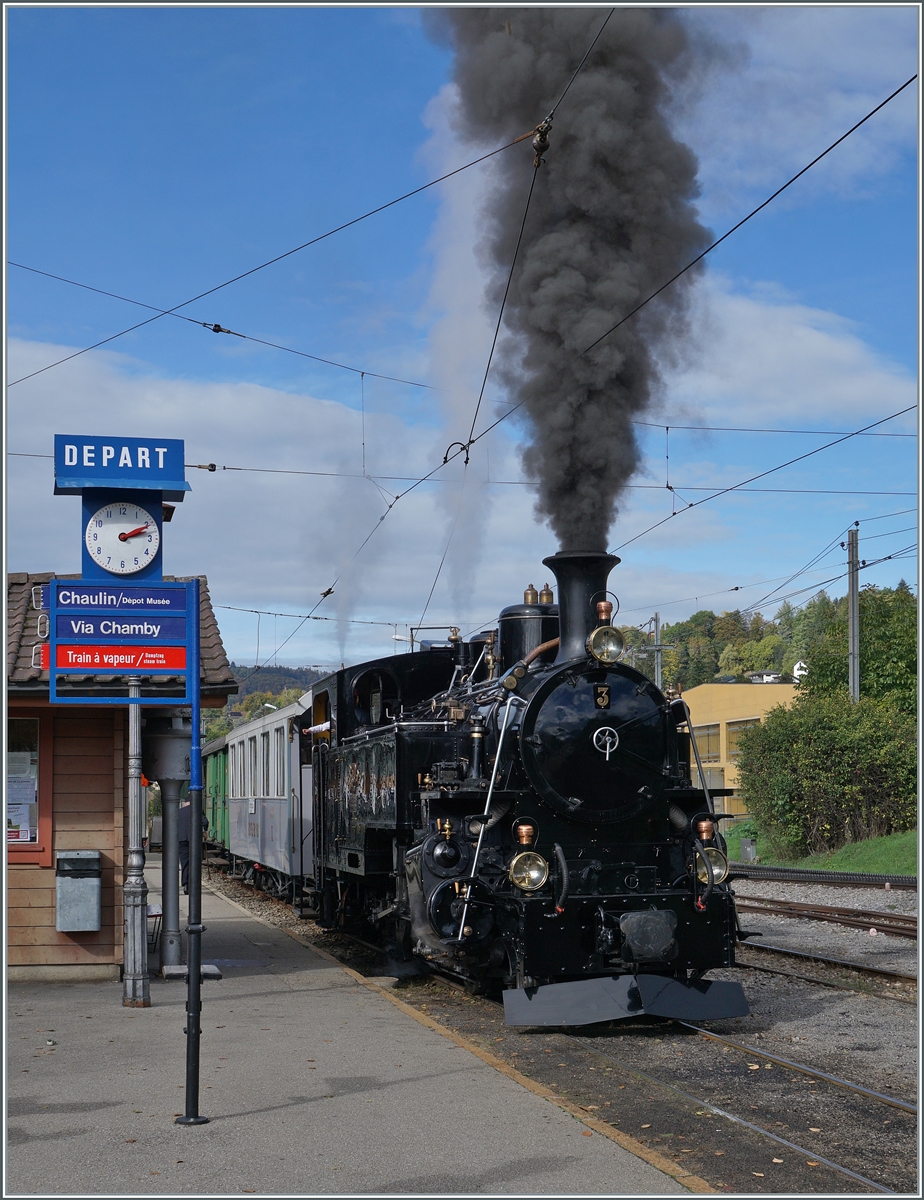 La DER de la Saison! (Saisonabschlussfeier der Blonay-Chamby Bahn 2023) - Kräftig rauchend wartet die BFD HG 3/4 N° 3 der Balona-Chamby Bahn in Blonay auf die Abfahrt.

28. Okt. 2023