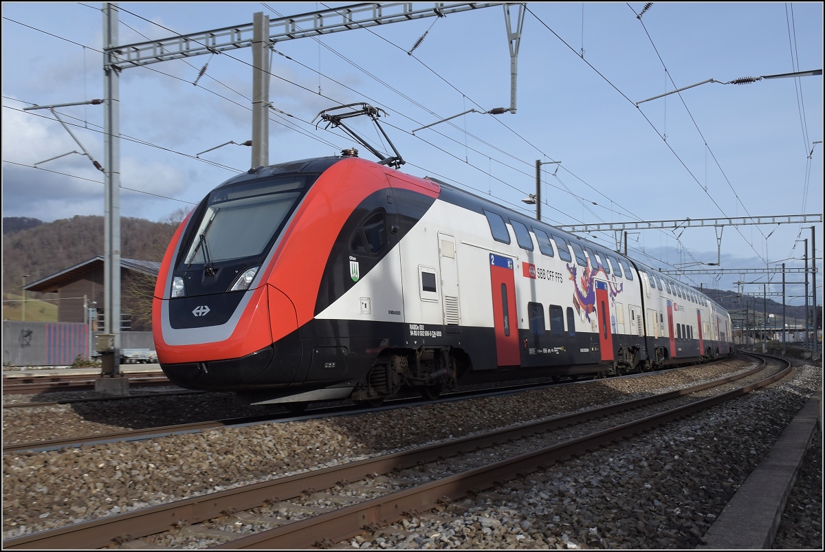 Langsam steigen sie in den Ring. RABe 502 006 in Lausen im Planbetrieb. Februar 2019.