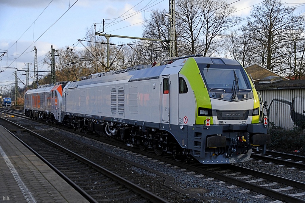 lokomotiven von stadler der baureihe 159 (eurodual),im bild 159 101-5 von ITL und 159 003-3 der HVLE,fuhren lz durch hh-harburg.28.02.20
