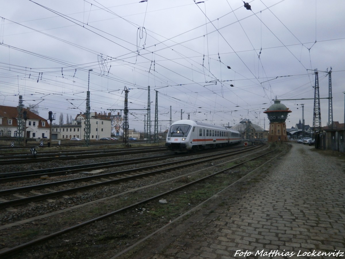Mit Steuerwagen voraus verl�sst 101 077-6 den Hallenser Hbf am 5.1.15