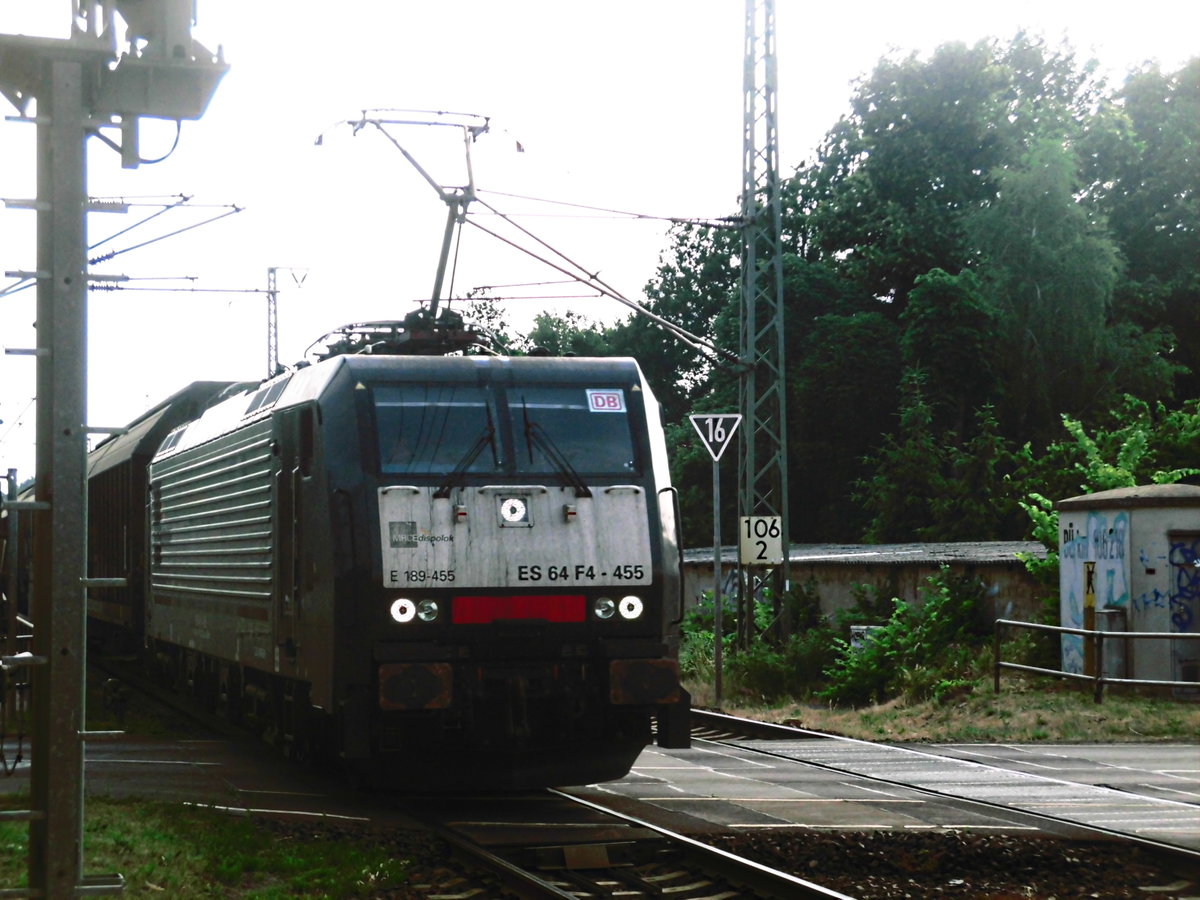 MRCE ES 64 F4 - 455 (189 455) mit einen G�terzug bei der Durchfahrt in G�sen (b Genthin) am 1.6.18