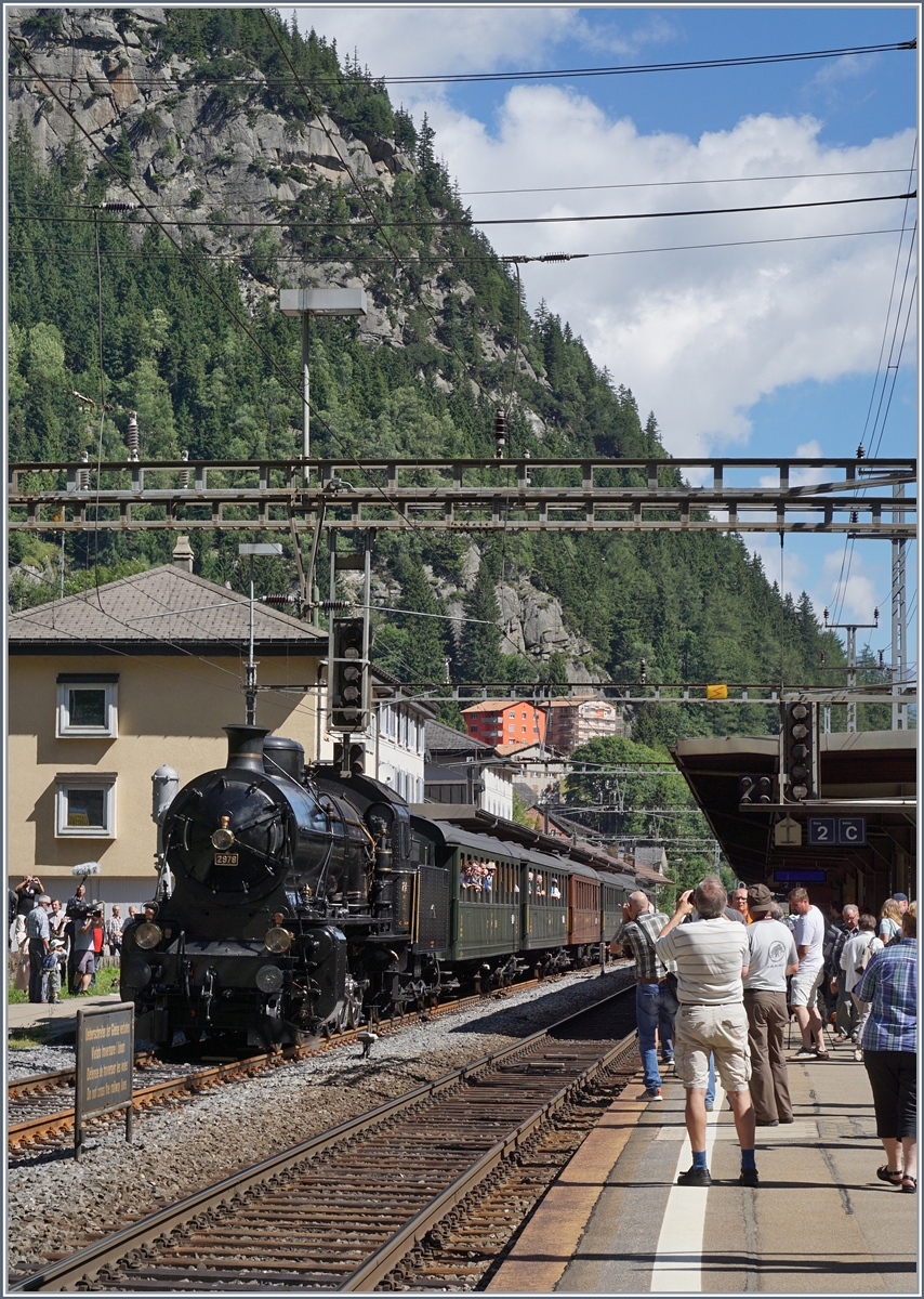 Nicht ohne Grund ist die C 5/6 2978  Elefant  ein beliebtes Fotomotiv. 
Göschenen, den 28. Juli 2016
