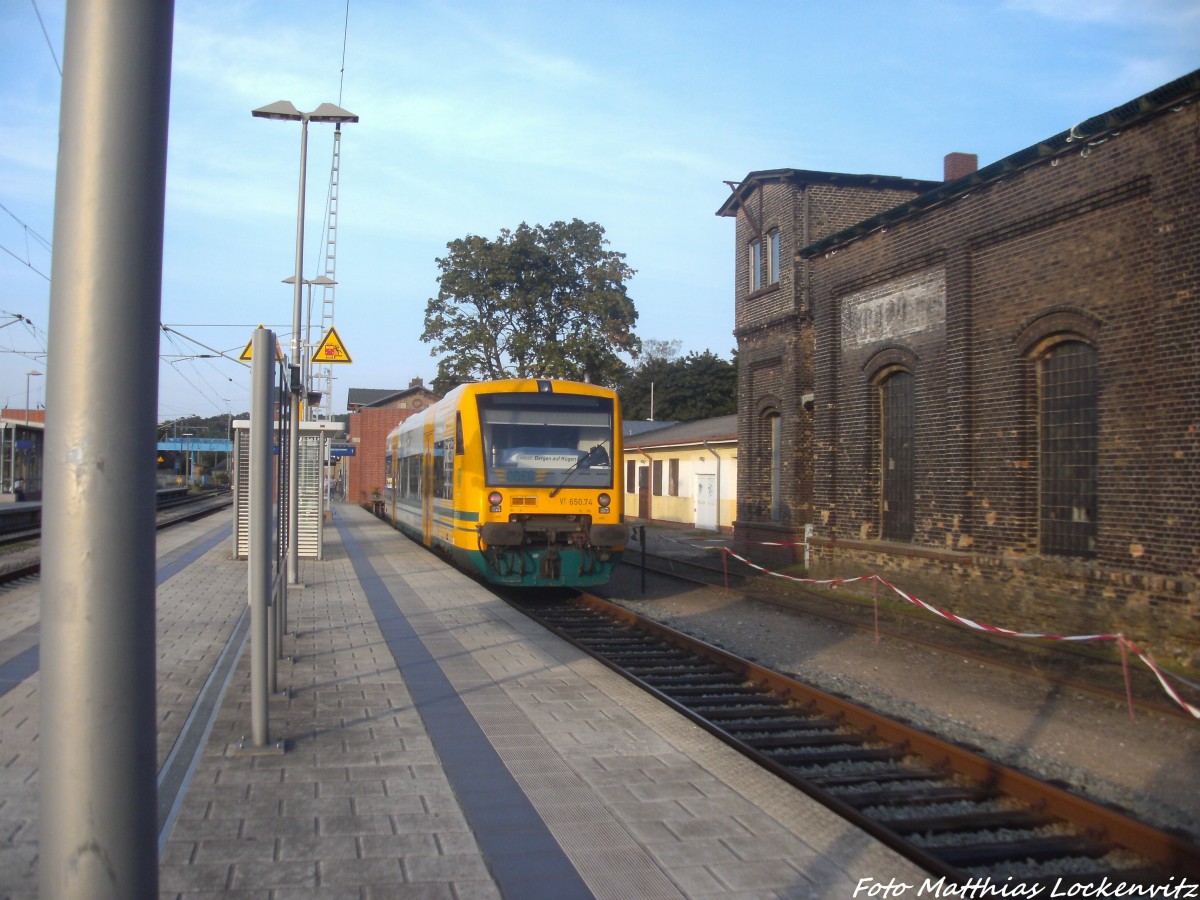 ODEG VT 650.74 im Auftrag der PRESS mit ziel Lauterbach Mole im Bahnhof Bergen auf R�gen am 5.9.14
