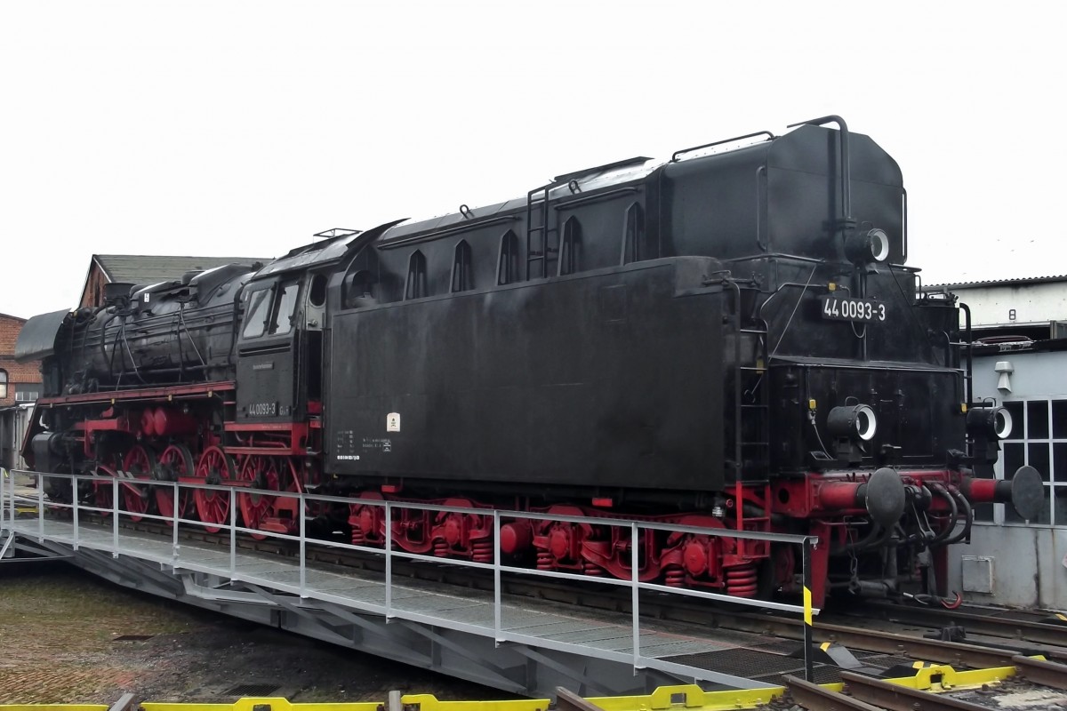 �ljumbo 44 0093 steht auf die Drehscheibe ins Bw Arnstadt am 19 September 2015.