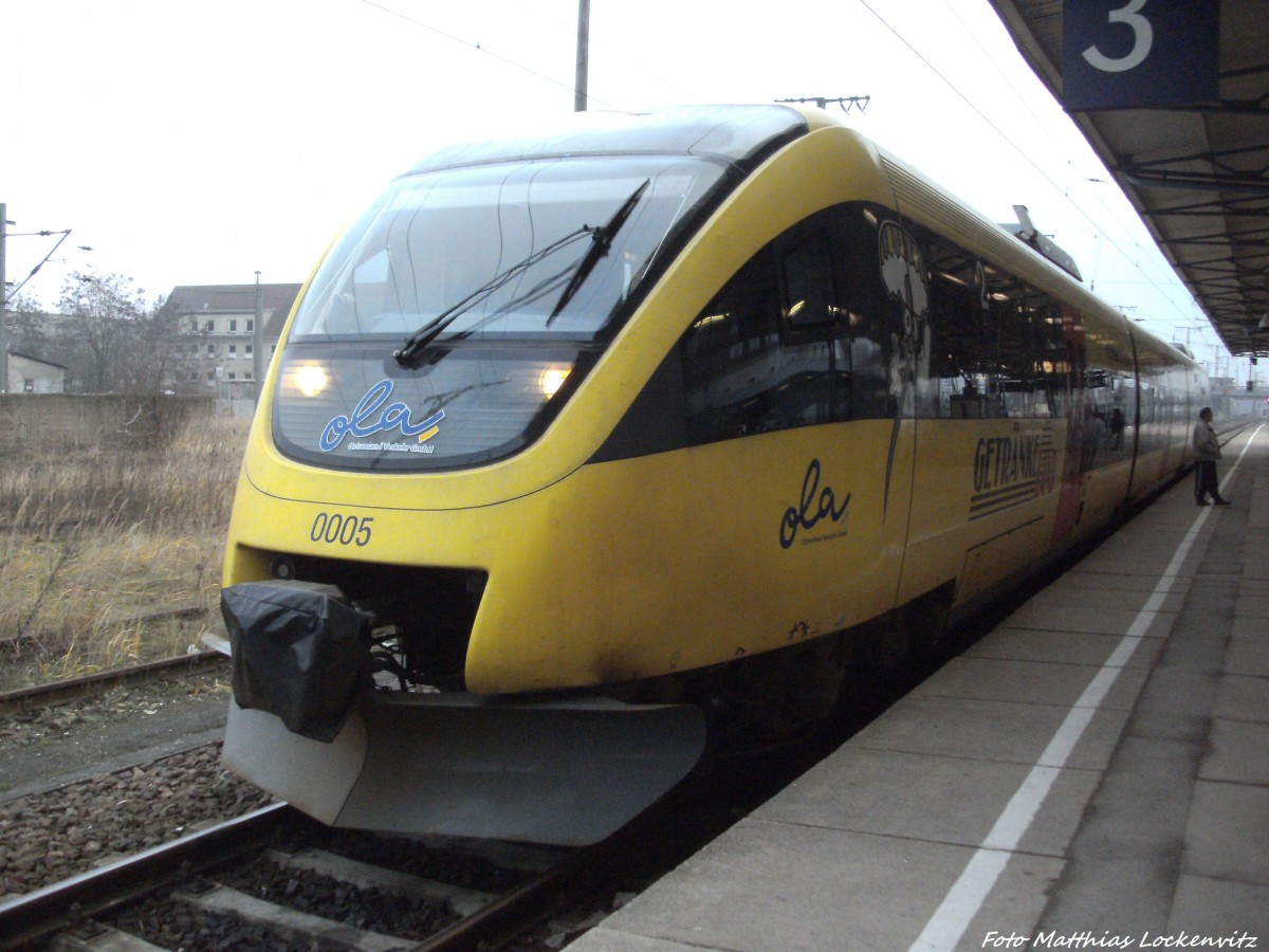 OLA VT 0005 mit ziel B�tzow im Bahnhof Neubrandenburg am 14.12.13