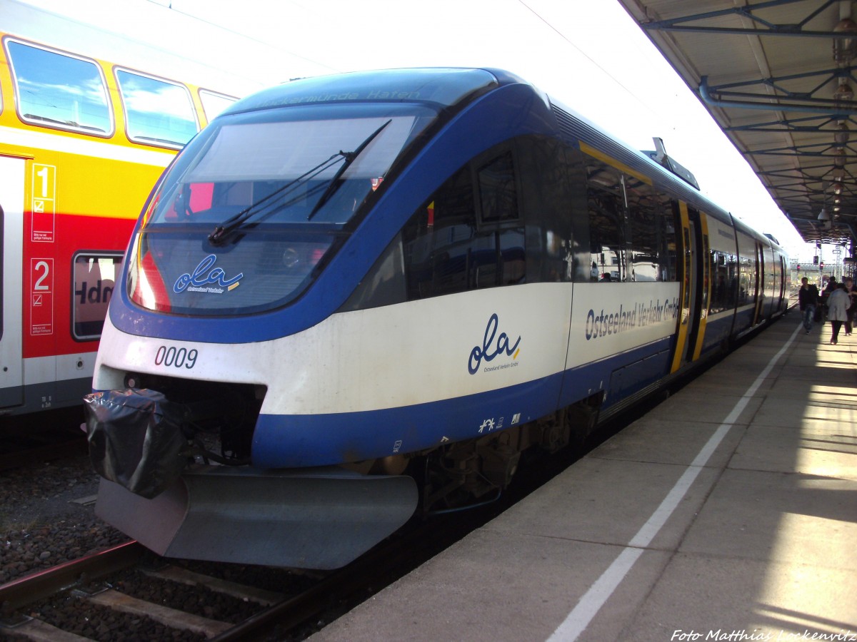 OLA VT 0009 mit ziel Ueckerm�nde Stadthafen im Bahnhof Neubrandenburg am 7.11.13
