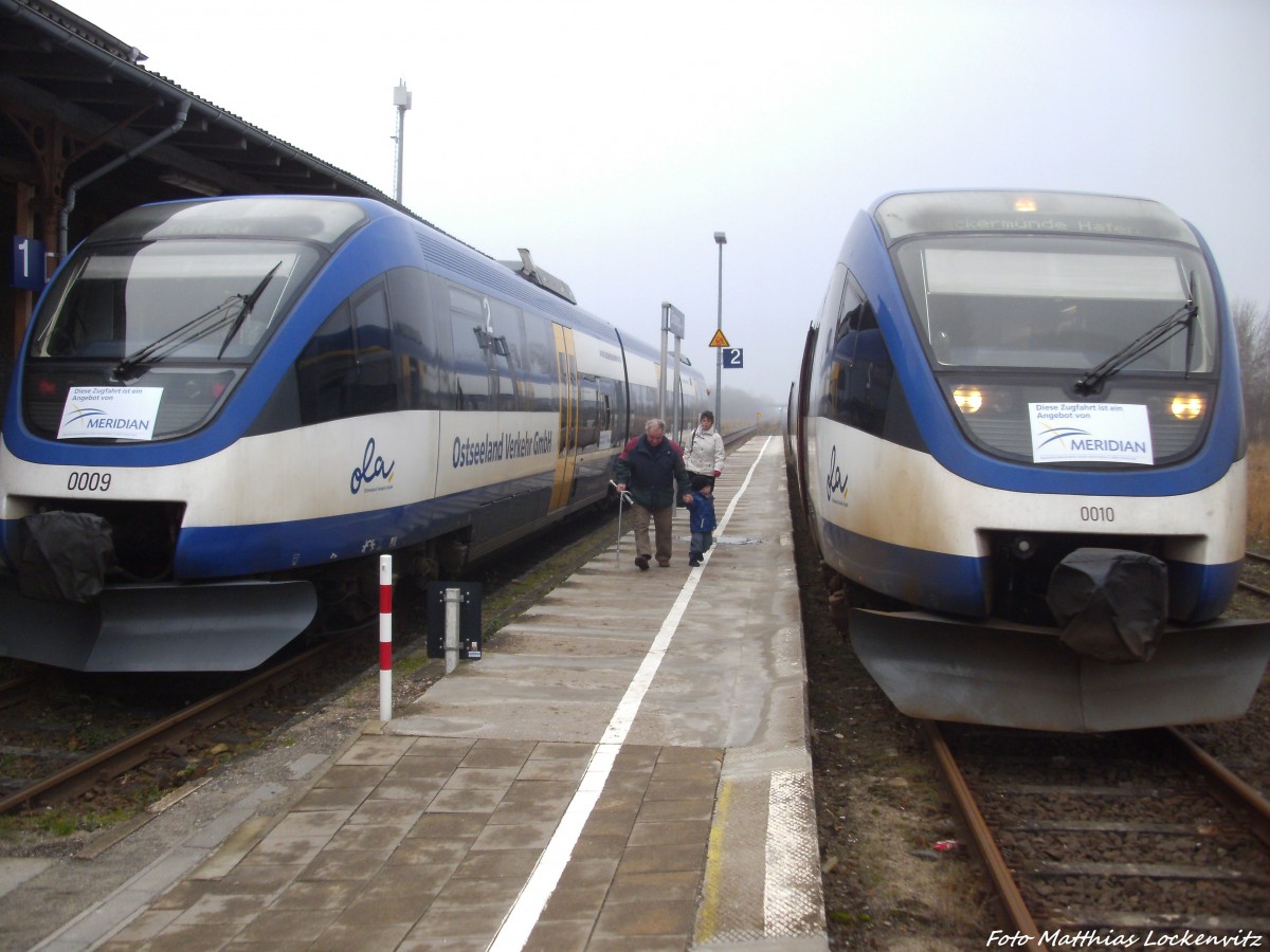 OLA VT 0009 mit ziel B�tzow & OLA VT 0010 mit ziel Ueckerm�nde Stadthafen im Bahnhof Strasburg (Uckerm) am 14.12.13