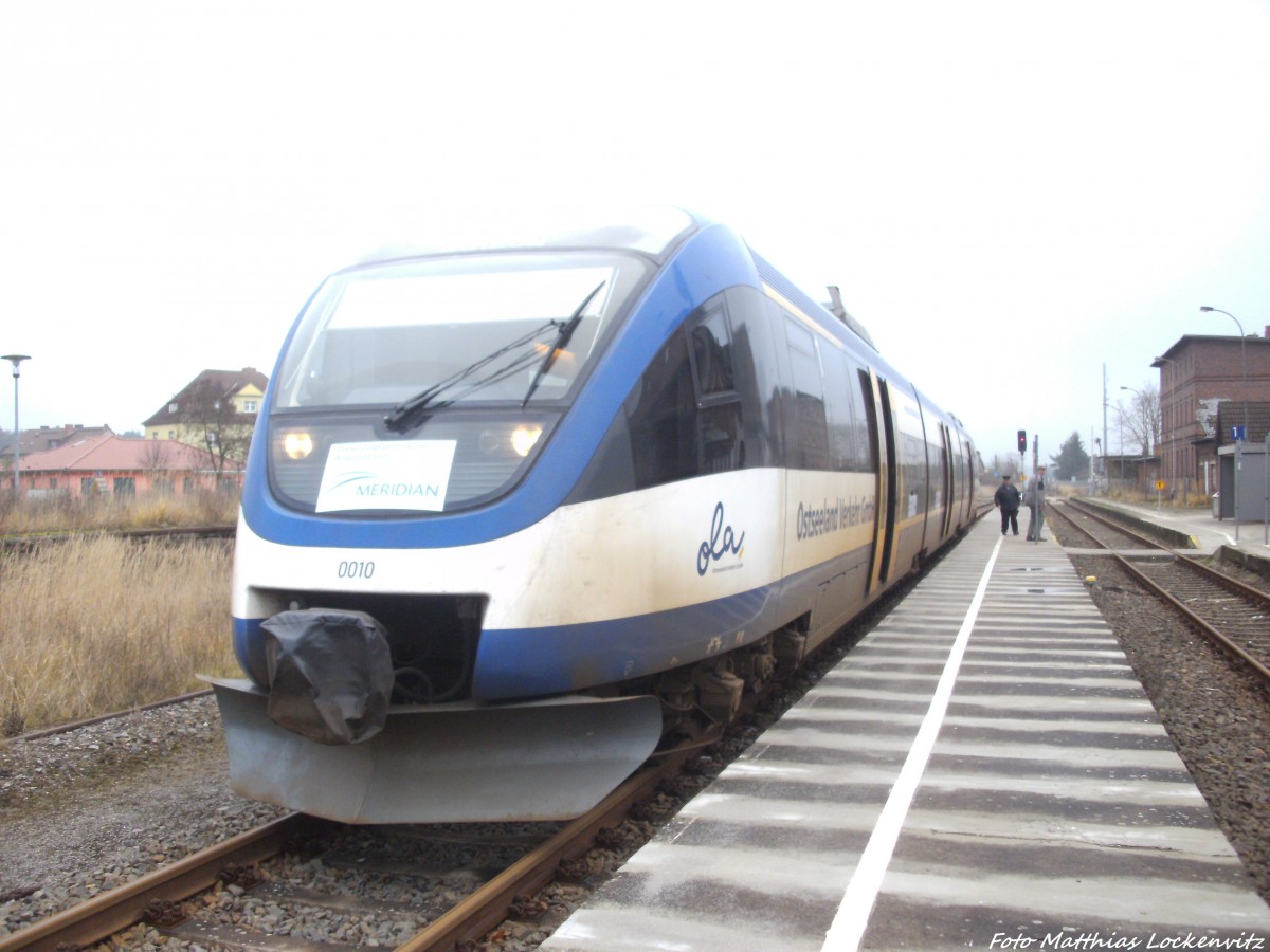 OLA VT 0010 mit ziel B�tzow im Bahnhof Torgelow am 14.12.13
