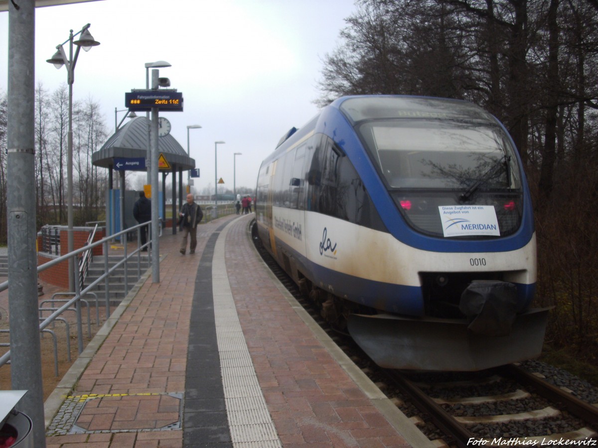 OLA VT 0010 mit ziel B�tzow im Bahnhof PUeckerm�nde Stadthafen am 14.12.13