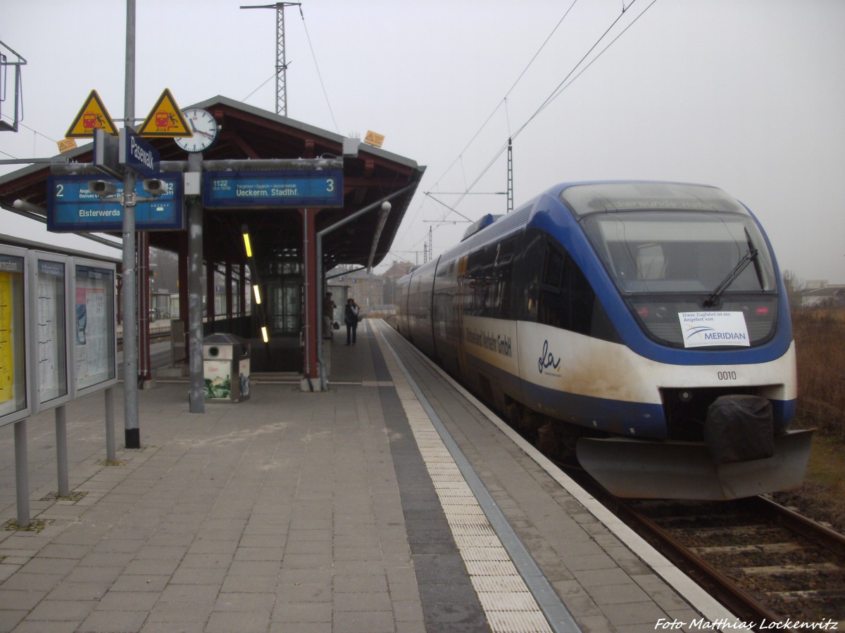 OLA VT 0010 mit ziel Ueckerm�nde Stadthafen im Bahnhof Pasewalk am 14.12.13