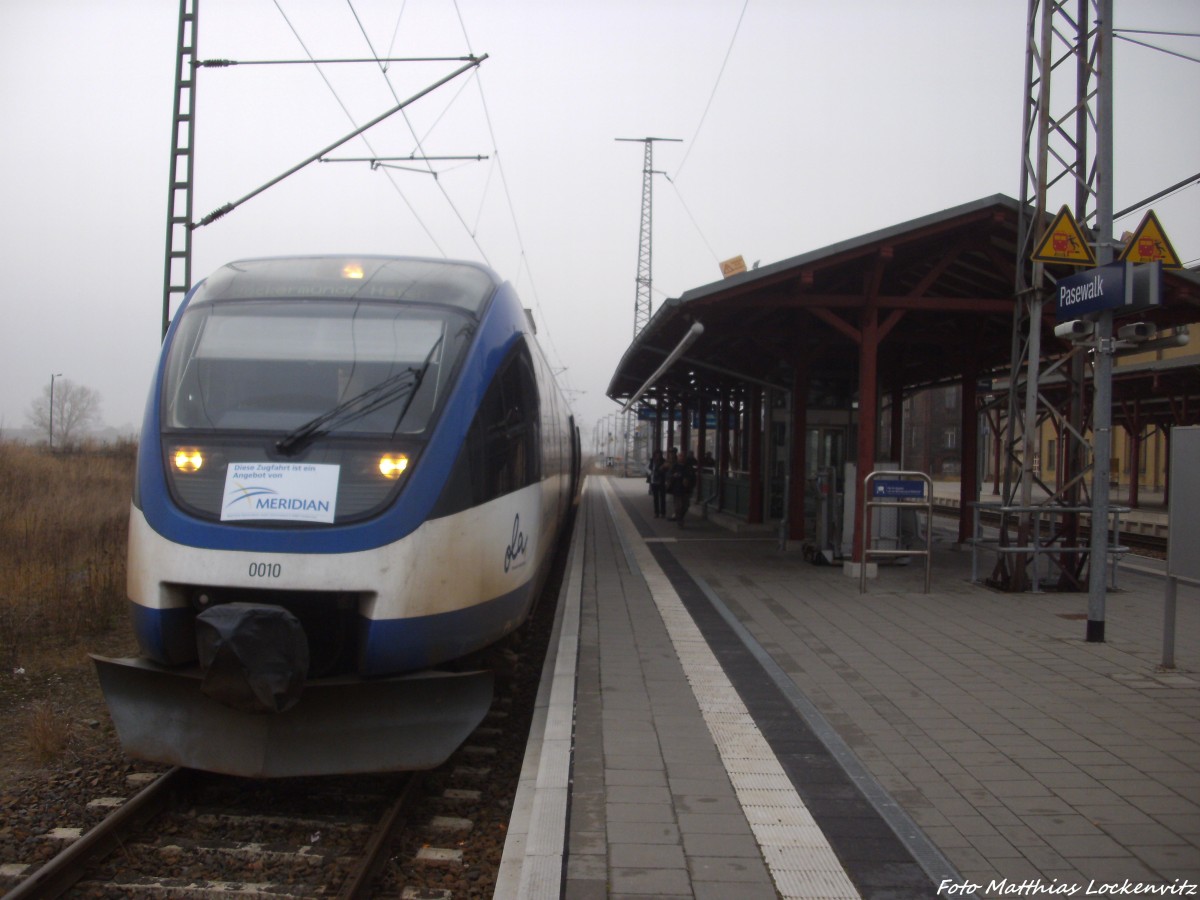 OLA VT 0010 mit ziel Ueckerm�nde Stadthafen im Bahnhof Pasewalk am 14.12.13