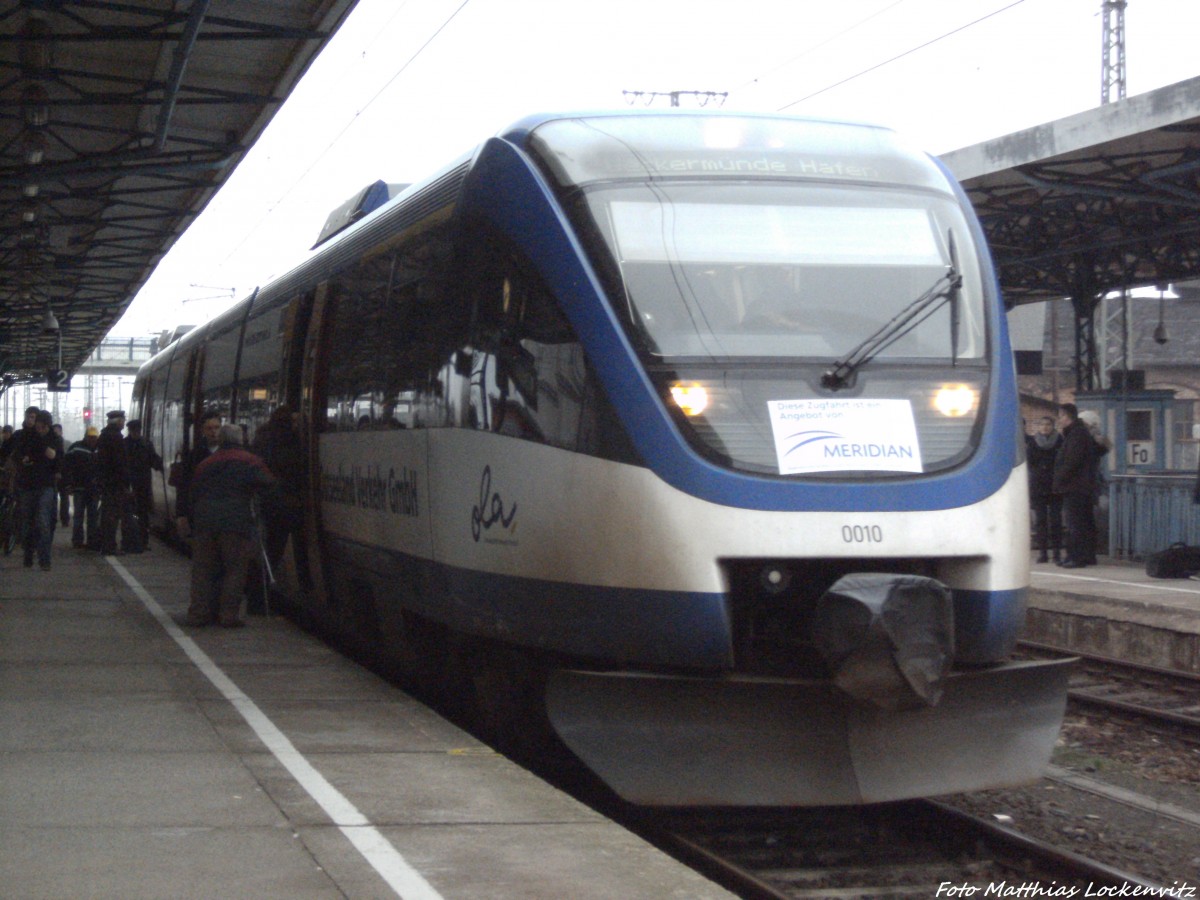 OLA VT 0010 mit ziel Ueckerm�nde Stadthafen im Bahnhof Neubrandenburg am 14.12.13