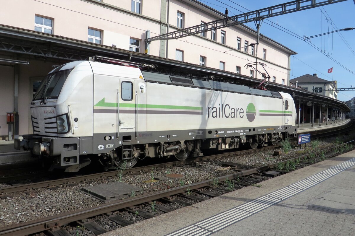 RailCare 476 454 durchfahrt solo Olten am Abend von 20 Mai 2022.