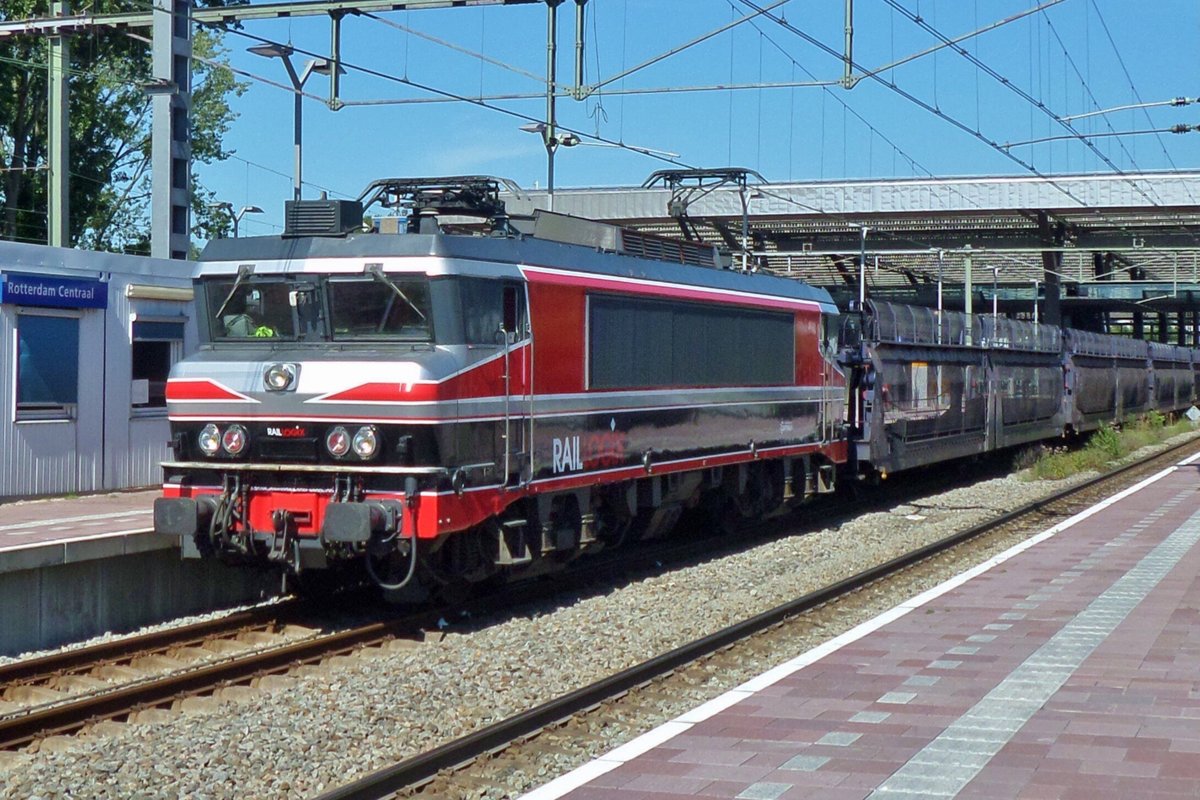 Railogix (ein Captrain-T�chter) 1619 steht am 10 Juli 2016 in Rotterdam Centraal. 