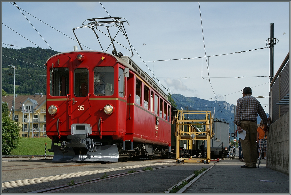 RhB Berninabahn ABe 4/4 N° 35 in Blonay.
12. Juni 2011