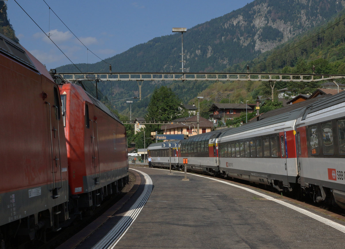 SBB: Noch sind die Panoramowagen in den IR Basel-Locarno eingereiht. Diese Aufnahme entstand in Faido am 13. September 2016.
Foto: Walter Ruetsch