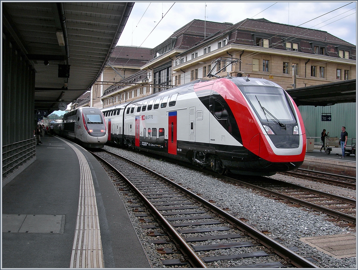 SBB RABe 502 auf Testfahrt und TGV Lyria in Lausanne.
15. Aug. 2017