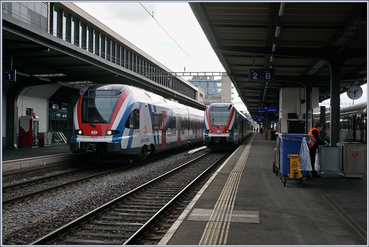 Schon 1912 wurde beschlossen zwischen dem Bahnhof von Genève und Annemasse eine Schienenverbindung zu schaffen, nun endlich, nach 107 Jahren ist es so weit, der Léman Express fährt! 

Im Bild zwei SBB LEX RABe 522 in Genéve. 

15. Dez. 2019