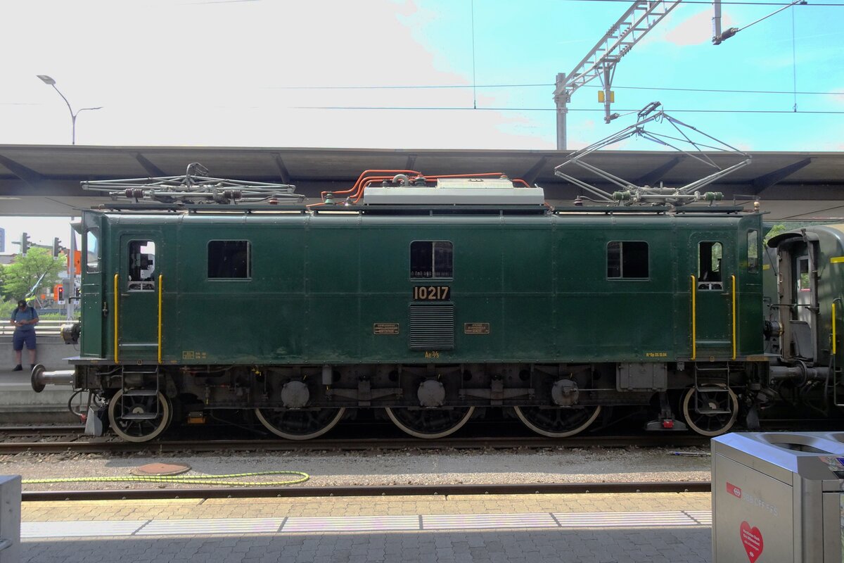 Seitenblick auf 10217 in Olten am 21 Mai 2022 während das 1. Wochenende von das 175 Jahresjubiläum der Eisenbahnen in die Schweiz.