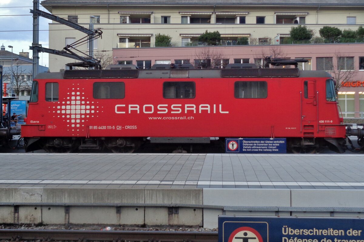 Seitenblick auf Crossrail 430 111 in Spiez am 23 M�rz 2017.