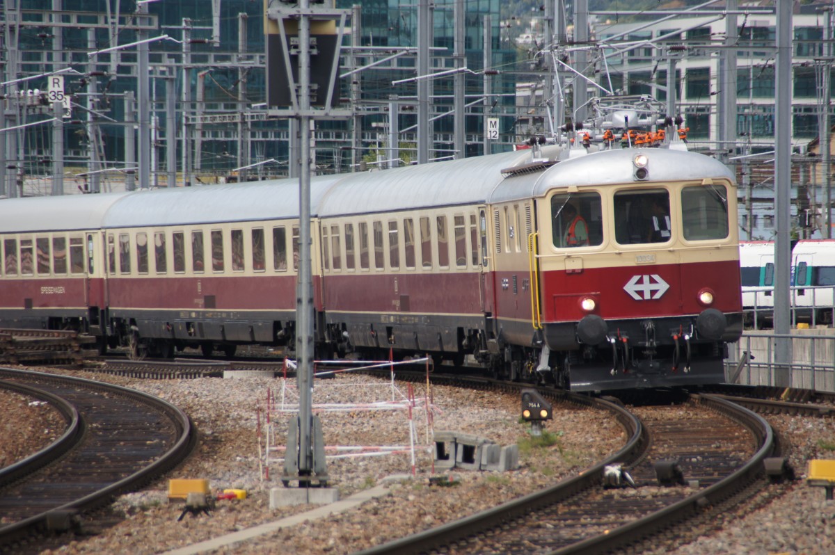 Sonderzug im orginal TEE Dsign. Zürich Vorbahnof
