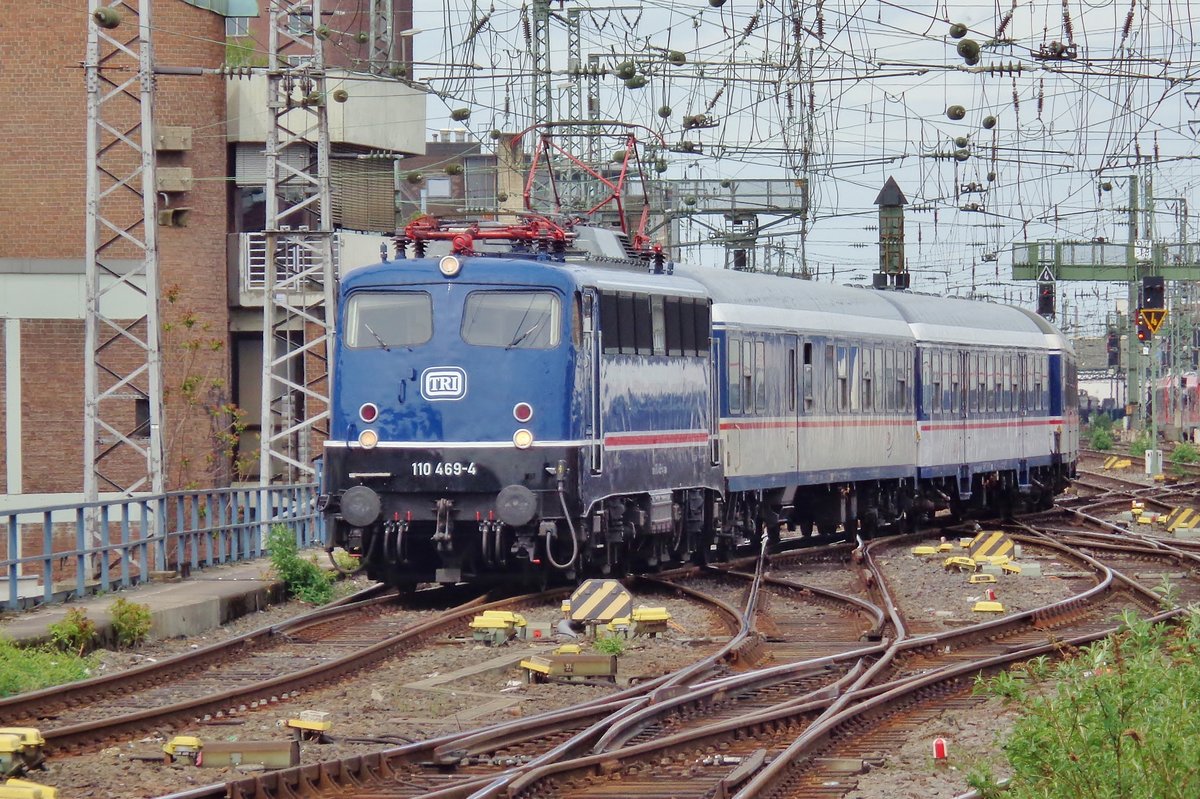 TRI 110 469 treft am 27 April 2018 in K�ln Hbf ein. 