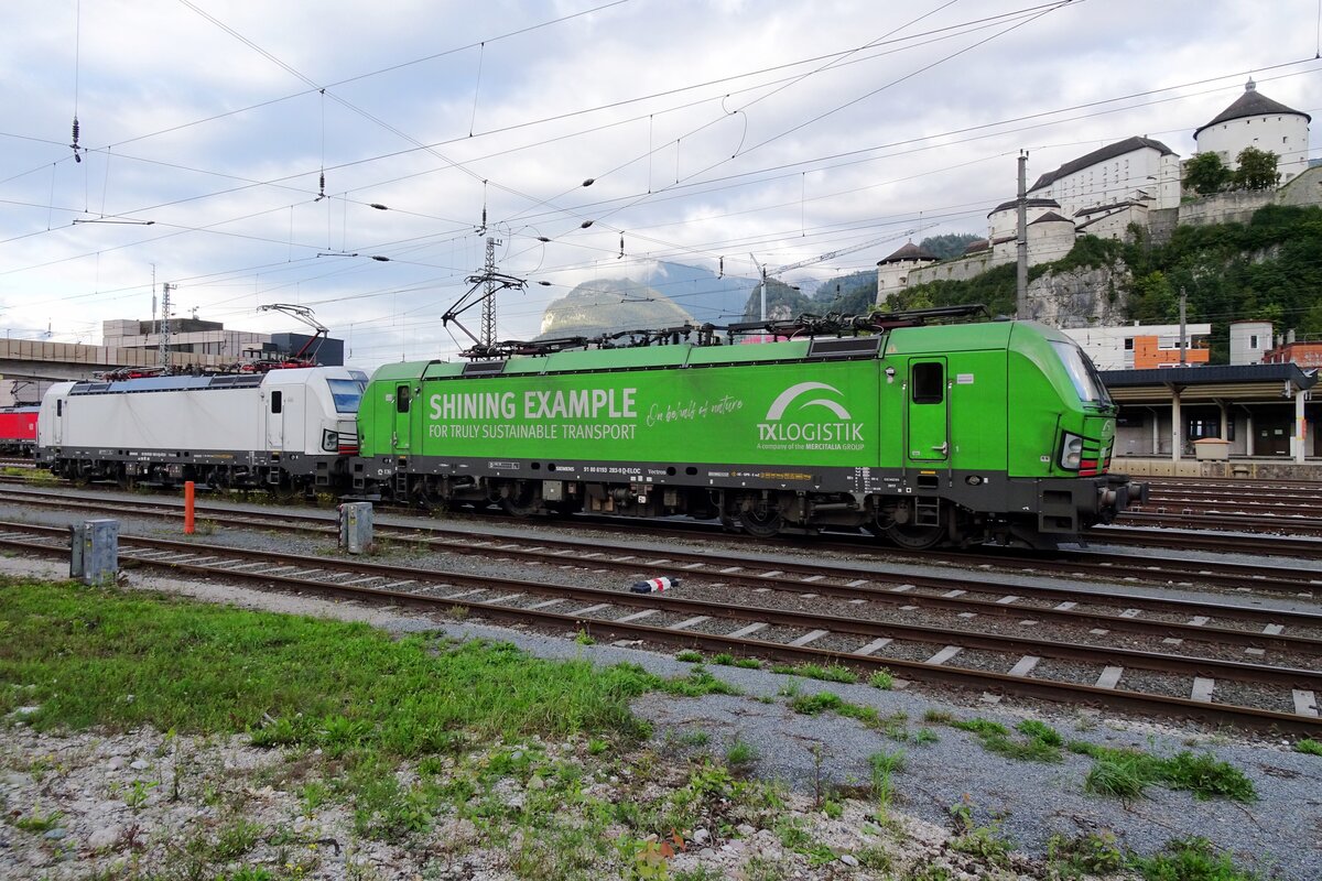 TX Log 193 283 gibt am 20 September 2021 in Kufstein das gr�ne Vorbild.