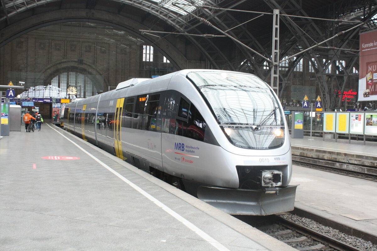 VT 0010 der MRB als RB110 mit Ziel D�beln Hbf im Bahnhof Leipzig Hbf am 2.5.21