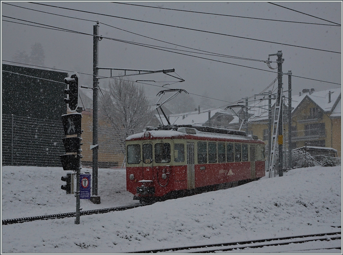 Winter in Blonay: der CEV BDeh 2/4 auf dem Weg Richtung Les Pleidades.
12. Feb. 2016