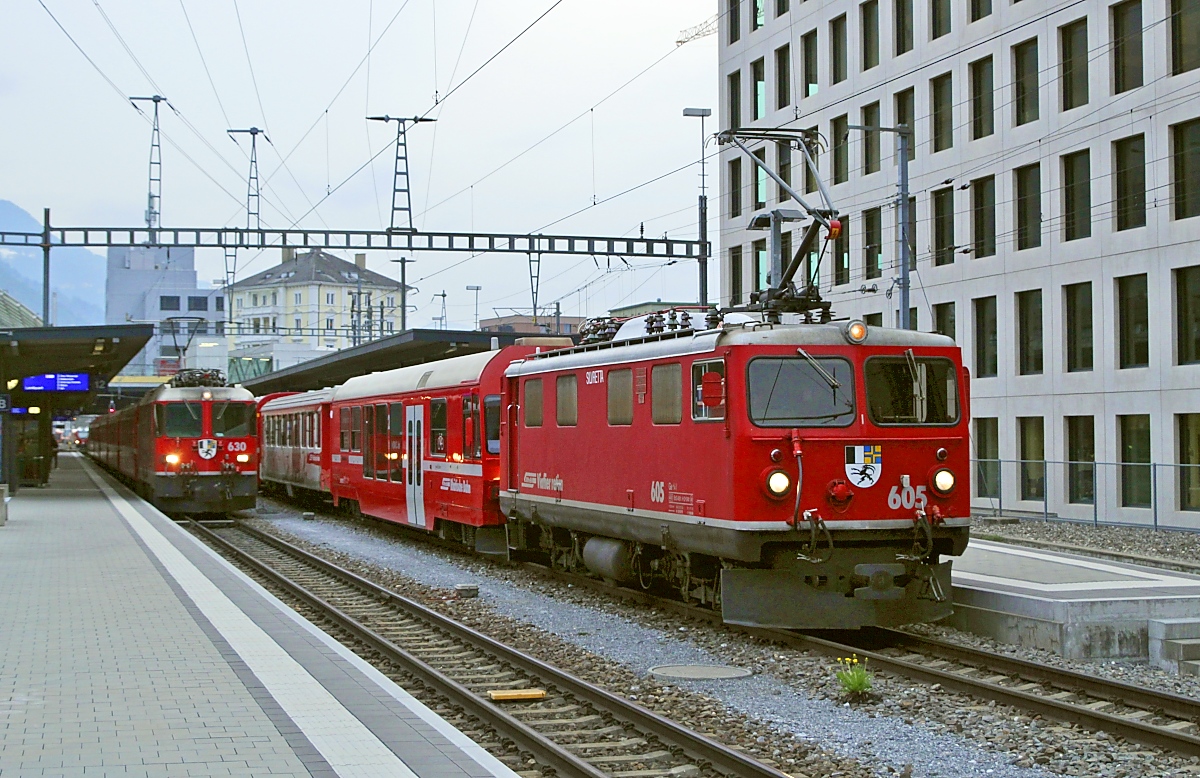Zu den vier noch vorhandenen Ge 4/4 I zählt auch die am 12.03.1953 in Dienst gestellte 605  Silvretta , die am 30.03.2022 den Bahnhof Chur in Richtung Landquart durchfährt. Ein eigener Umlauf besteht für diese Lokomotiven nicht mehr, sie werden nur noch bedarfsweise eingesetzt.