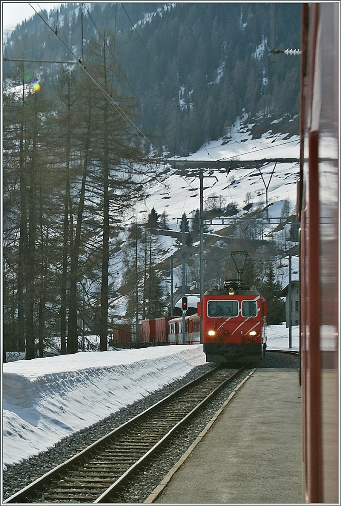 Zugskreuzung in M�nster (Goms) zwischen zwei MGB Regionalz�gen.
03. April 2013