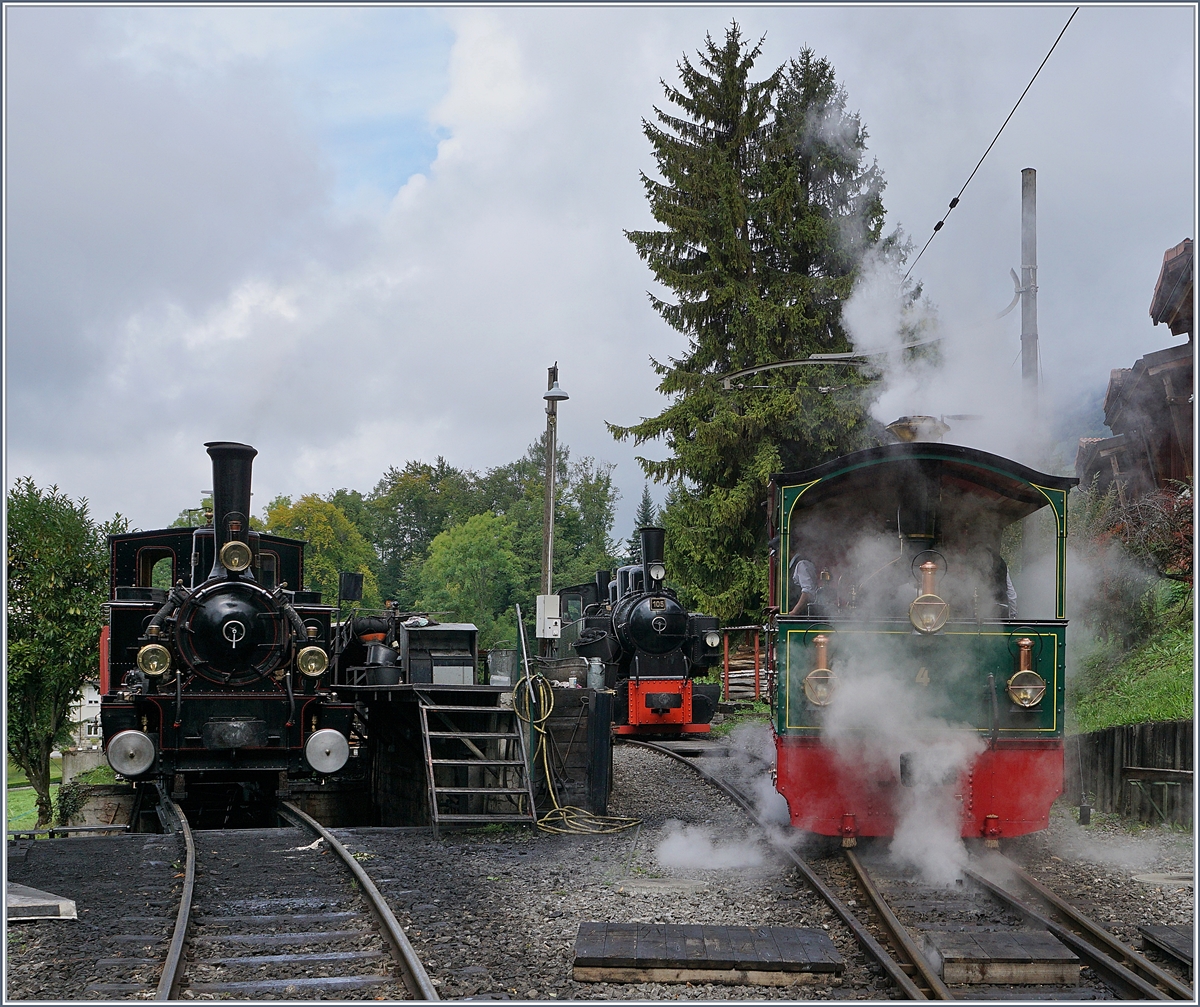 Zur Belle Epoque gehört natürlich auch der Dampfbetrrieb, auch wenn der hinter en Kulissen sich nicht ganz so glamourös wirkt, aber gerade deshalb auch gezeigt werde sollte, um der schönen Belle Epoque zwar nicht den Glanz zu nehmen, aber doch darauf aufmerksam zu machen, wieviel mühsame Hintergrundarbeit nötig war.

17. Sept. 2017