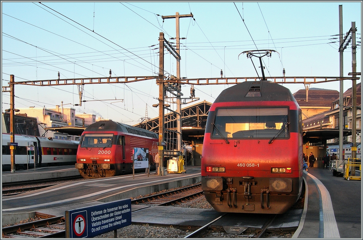Zwei Re 460 mit ihren IR/IC Zügen im Morgenlicht in Lausanne.
10. Feb. 2011