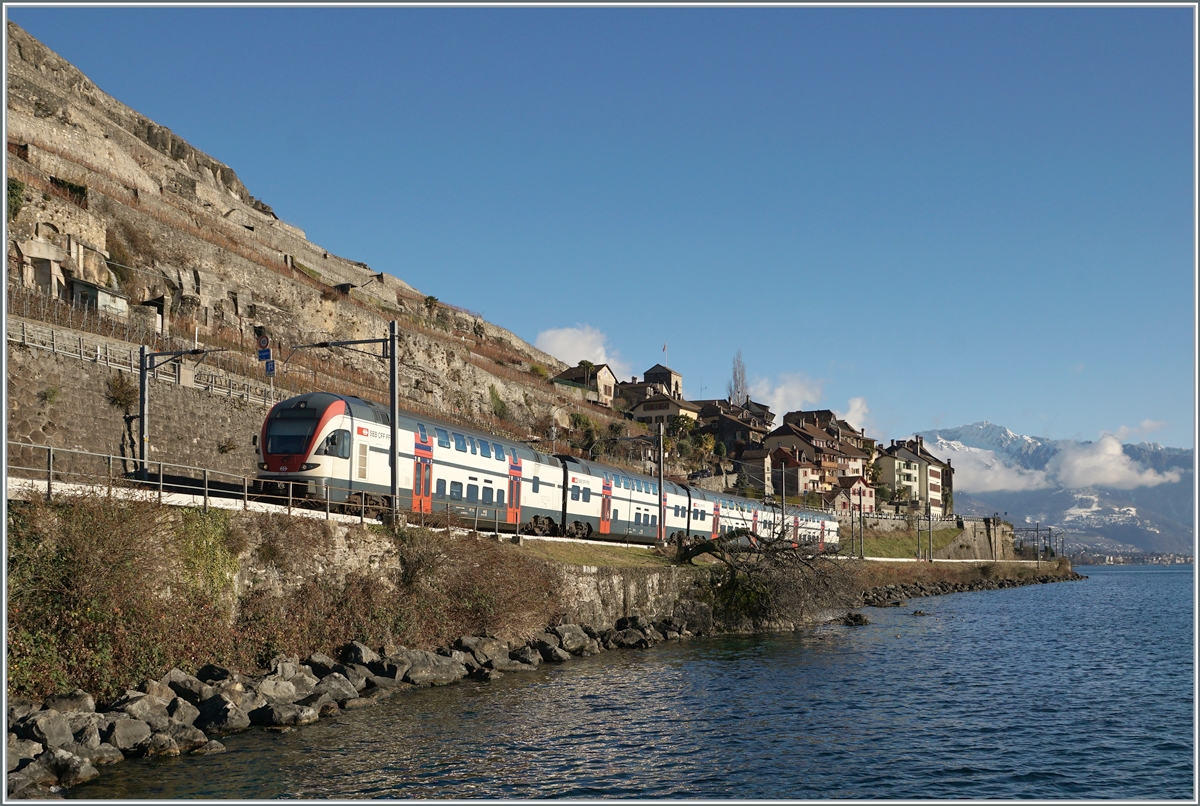 Zwei SBB RABe 511 sind bei St-Saphorin auf dem Weg nach Annemasse. 

10. Jan. 2022