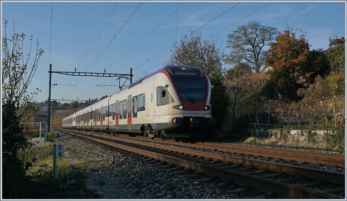 Zwei SBBB RABe 523 sind bei Lutry in Richtung Villeneuve unterwegs. 

3. Nov. 2017