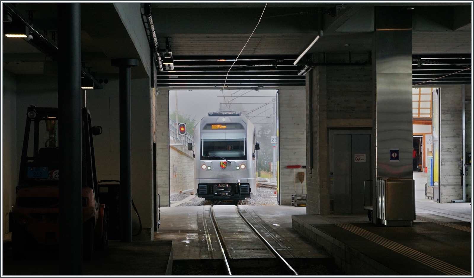 Der BLM Be 4/6 102  Mönch  erreicht als R66 von der Grütschalp kommend, die zweckmässig angelegte Station Mürren.

23. Juli 2024 

 