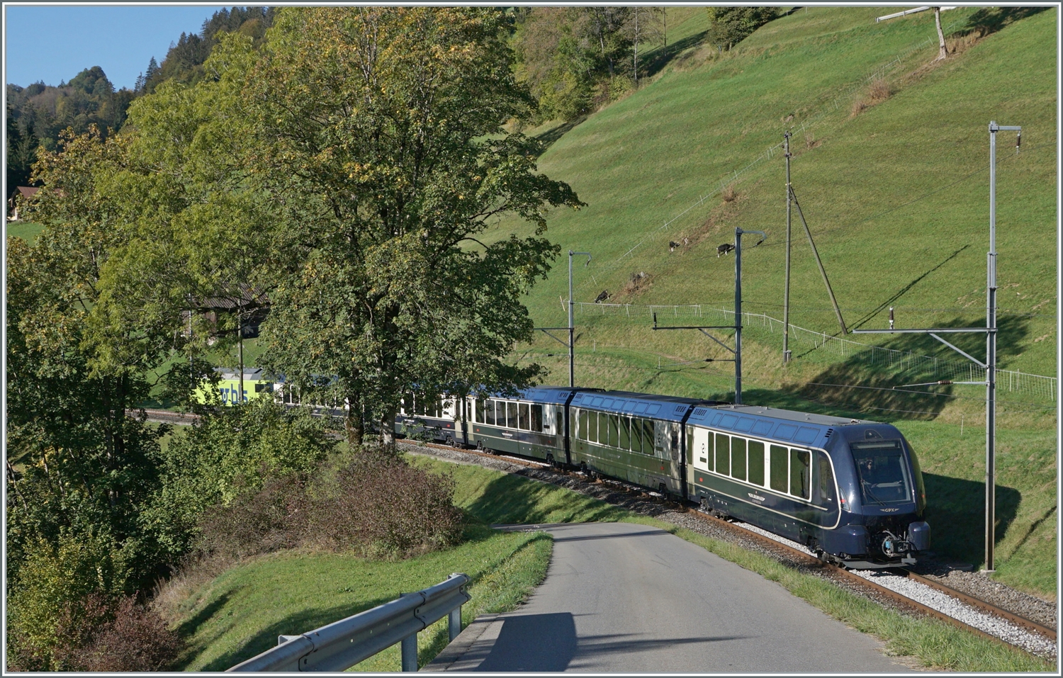 Der GoldenPass Express GPX 4065 ist bei Enge im Simmental auf der Fahrt von Interlaken nach Montreux. 

7. Okt. 2023 