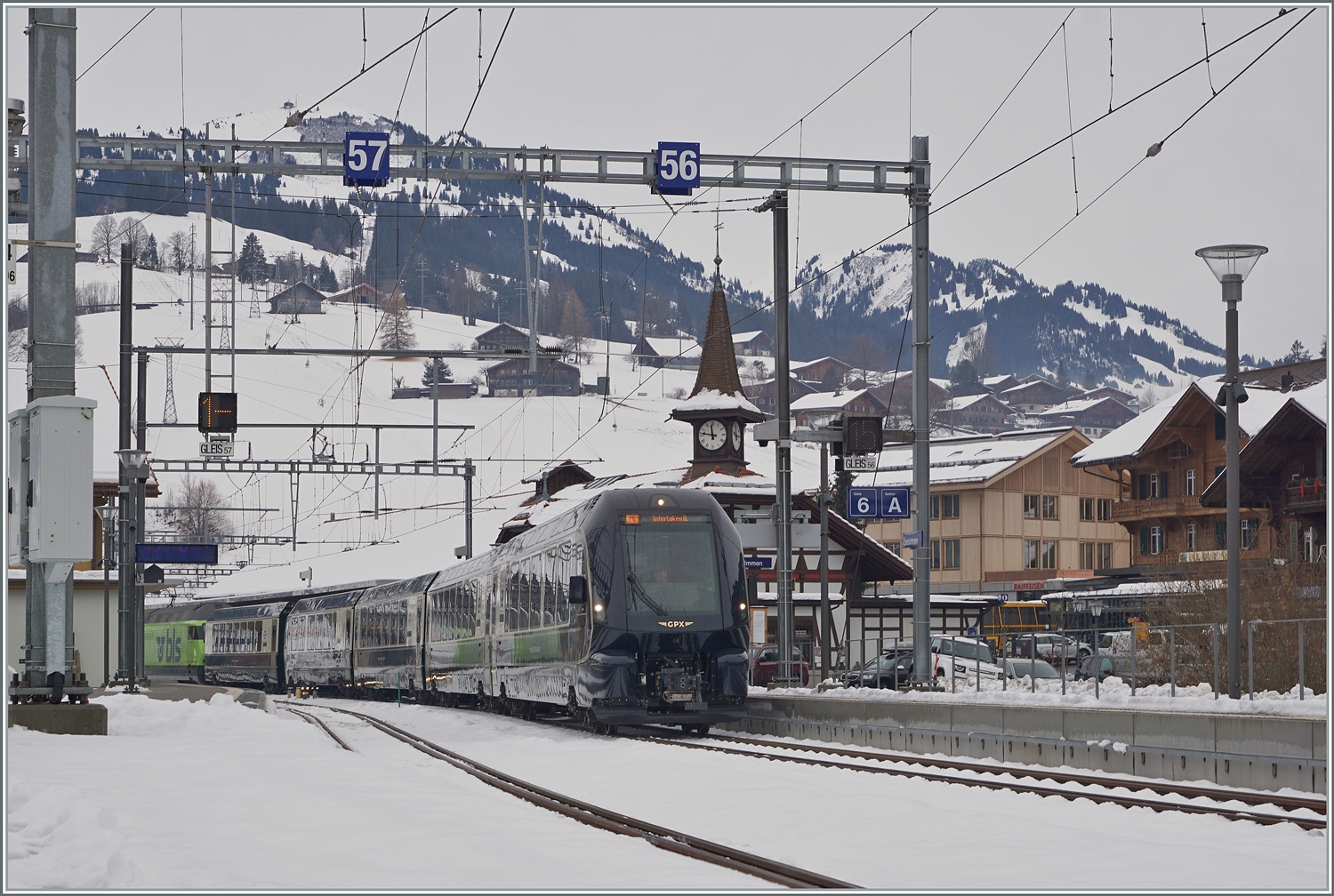 Der GPX von Montreux nach Interlaken verlässt Zweisimmen. 

15. Dez. 2022