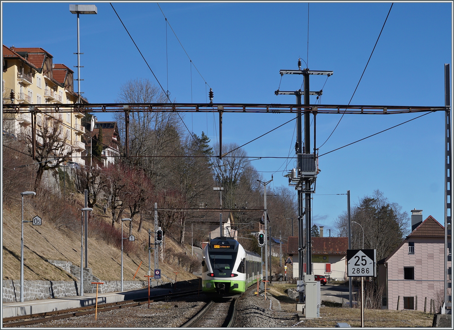 Der von den SBB langfristig an die tranN vermietete Flirt RABe 523 076 verlässt Le Locle als R20 mit dem Ziel La Chaux-de-Fonds. Dort besteht dann Anschluss nach Bern. 

2. Februar 2024 