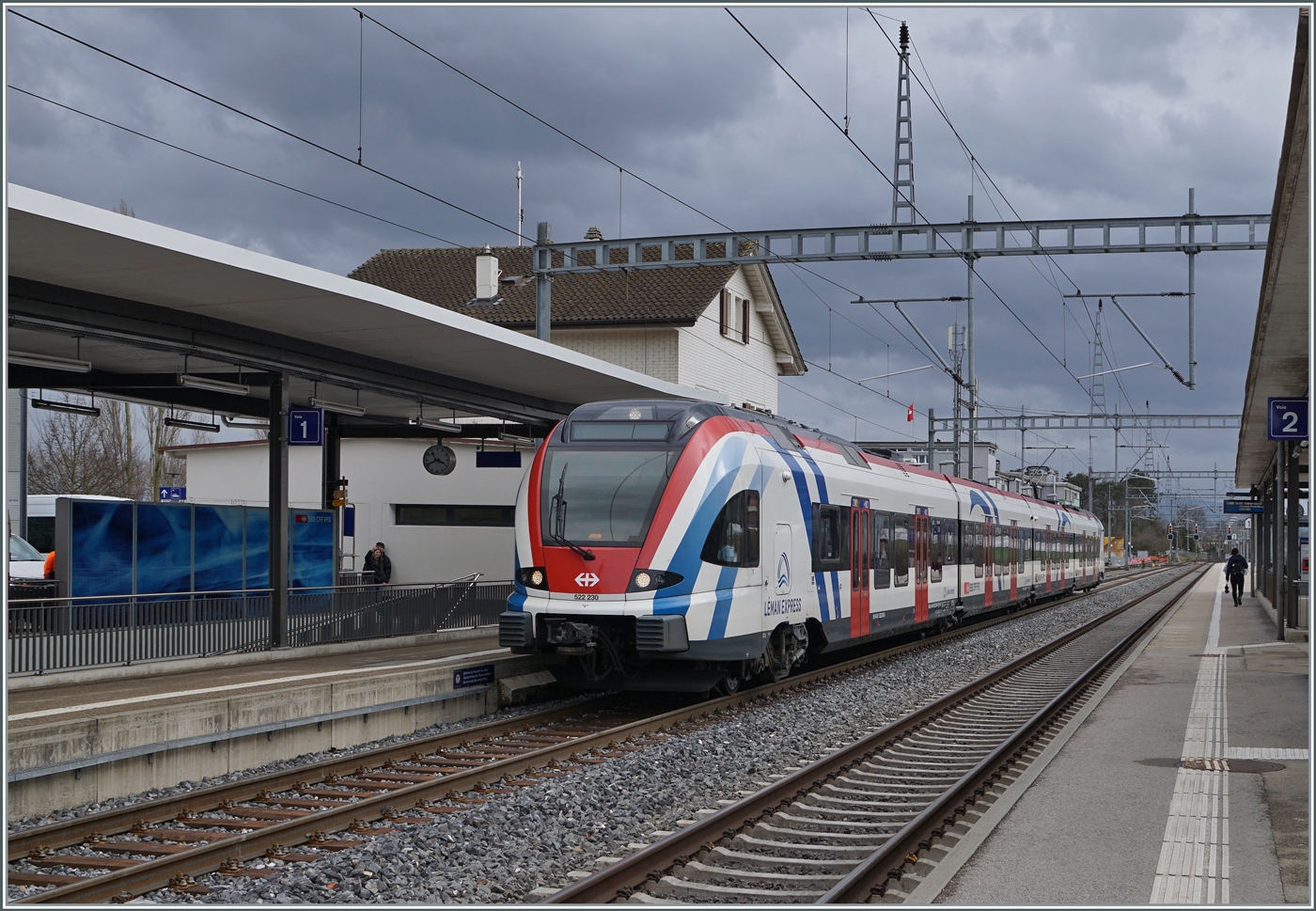Der SBB LEX RABe 522 230 wartet in Coppet au fdie Rückfahrt in Richtung Genève. 

10. März 2023