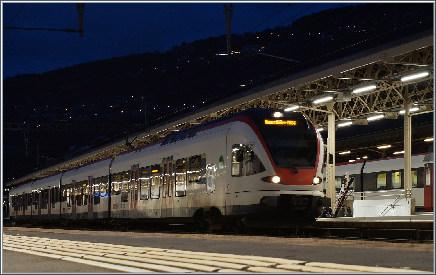 Mit diesem Bild wünschen die SBB und ich allen ein Gute Neues Jahr 2024!

Vevey, den 1. Jan. 2024