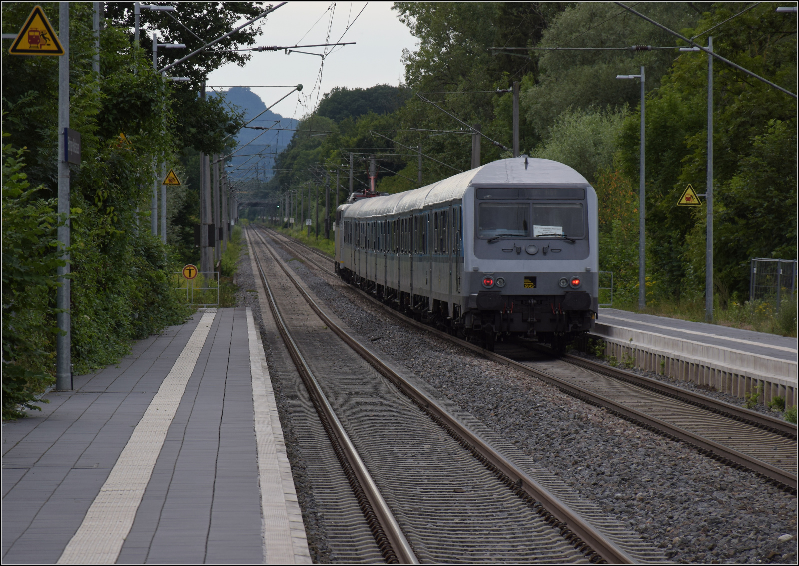 Radexpress Bodensee II.

Der erwartete SVG-Radexpress mit der Elektro-NeSA 140 797 ist durch, aber ein Nachschuss auf den n-Wagenpark ist auch nicht zu verachten. Mit dem Hegauvulkan Hohenstoffeln im Hintergrund. Böhringen, August 2024.